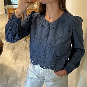 American Eagle Blue floral blue long sleeve blouse